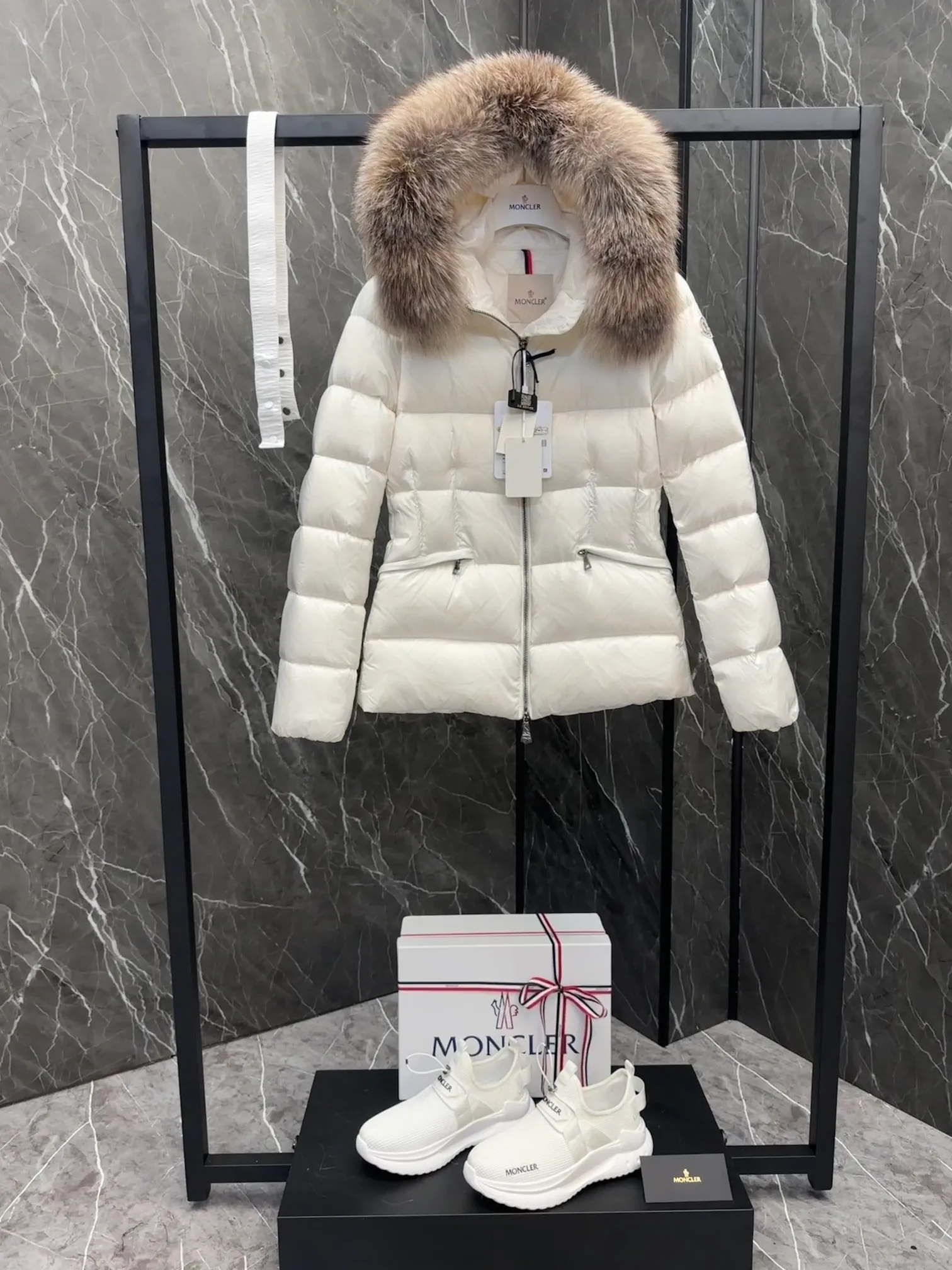 MONCLER Boed Boed longue saison ， ， 。 (! ， ) Boed ， ， 。 longue saison ， 。 · longue saison .Longue saison · · · · ， ·